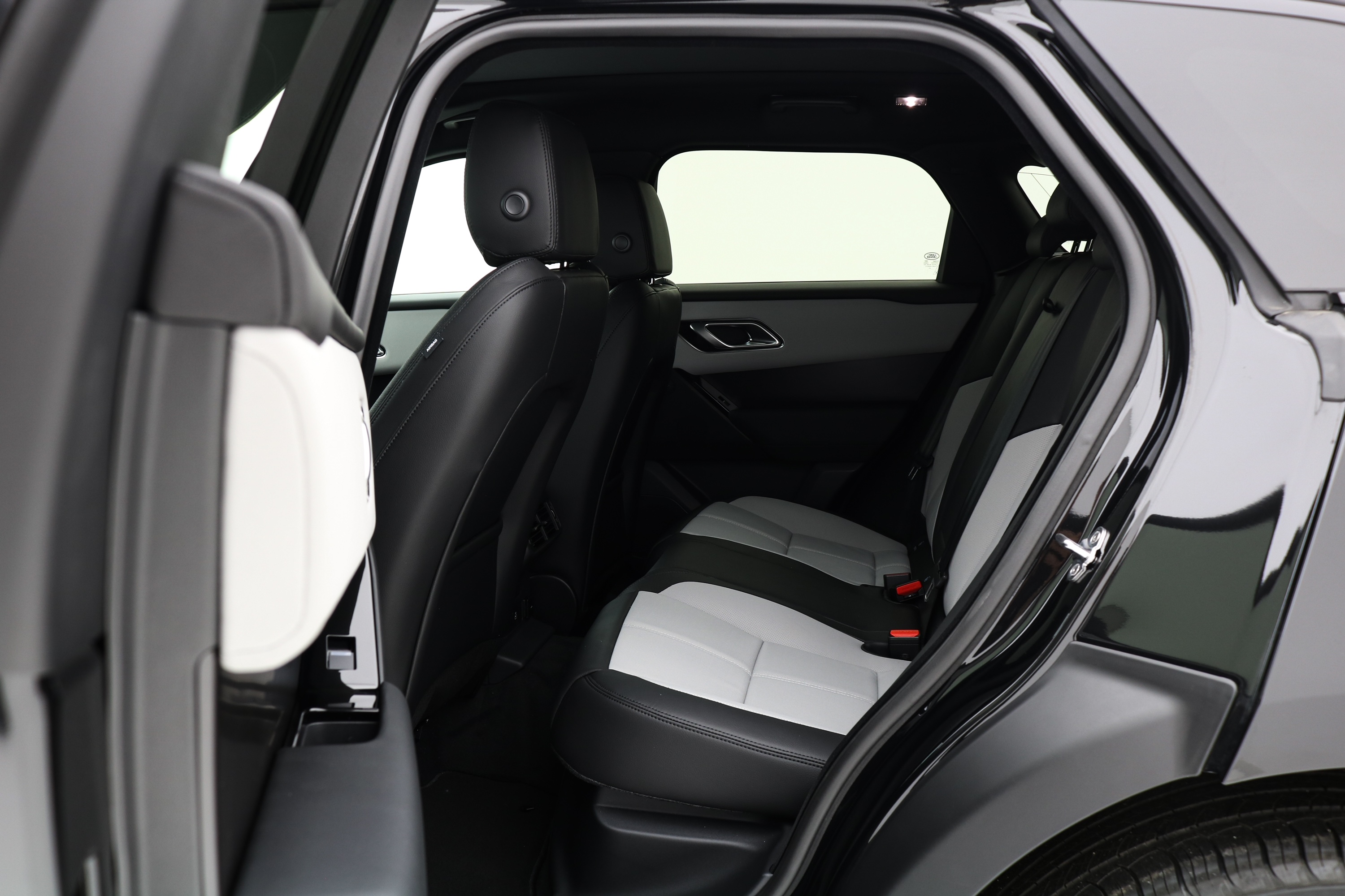 Land Rover - Range Rover Velar