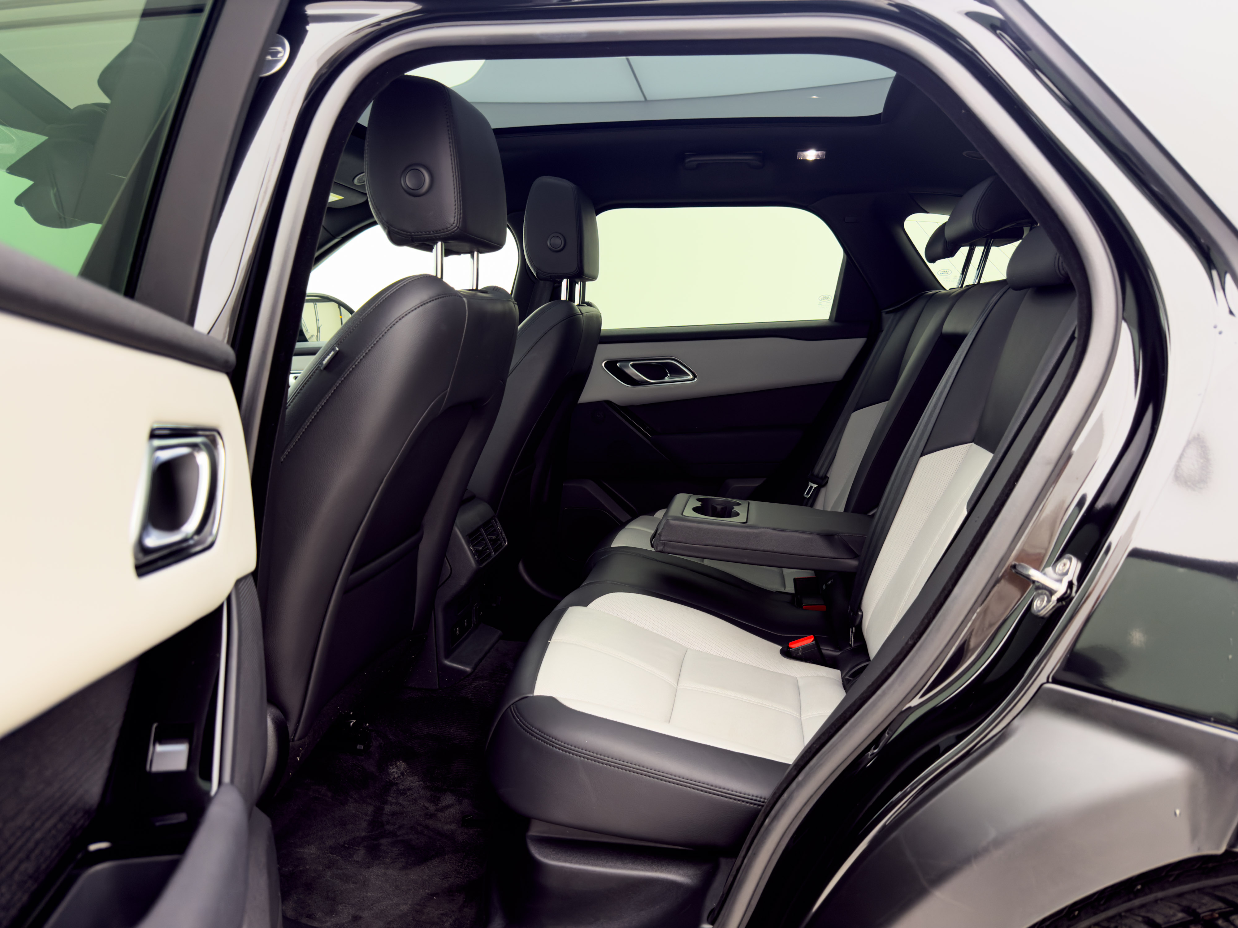 Land Rover - Range Rover Velar