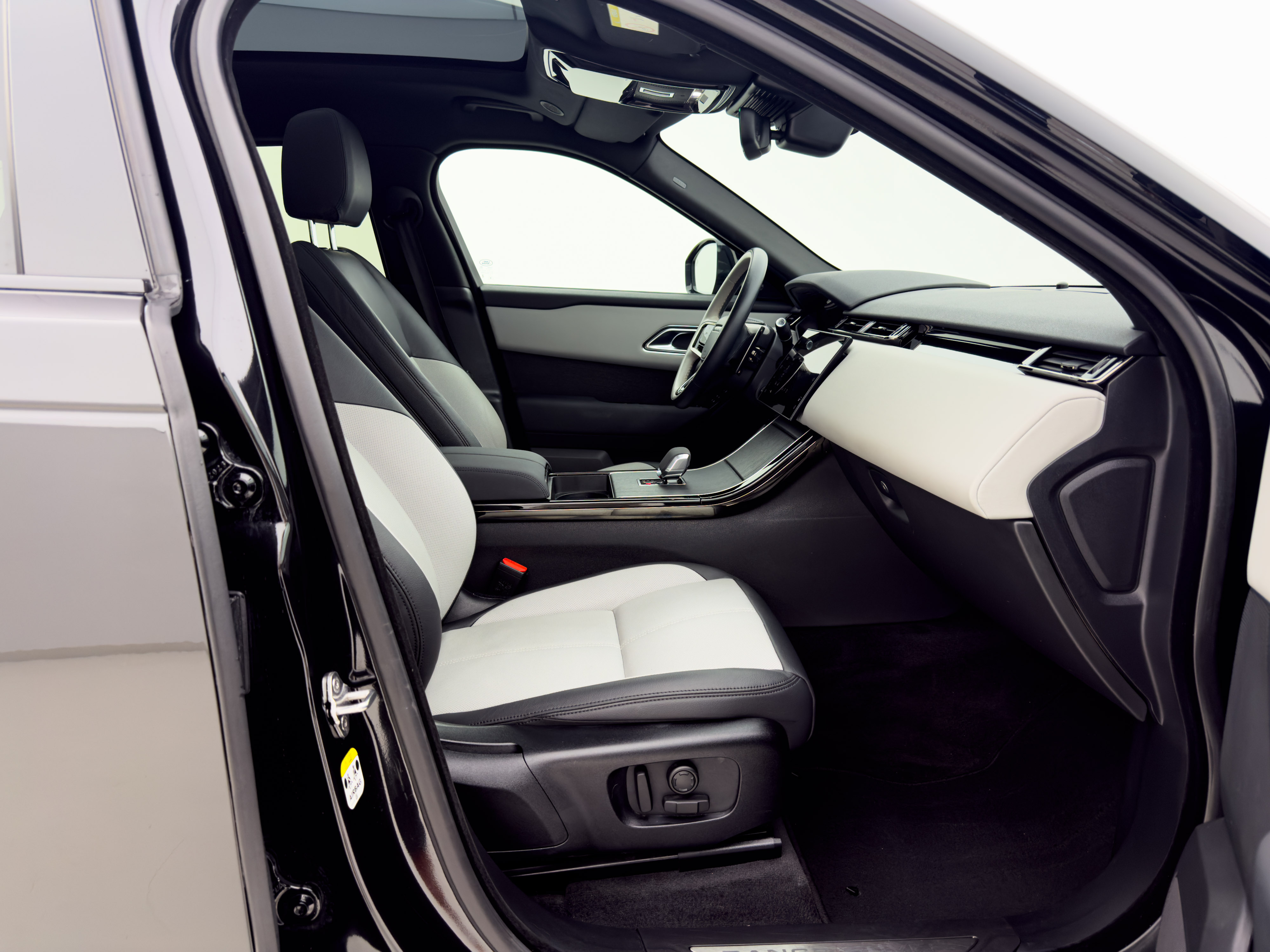 Land Rover - Range Rover Velar