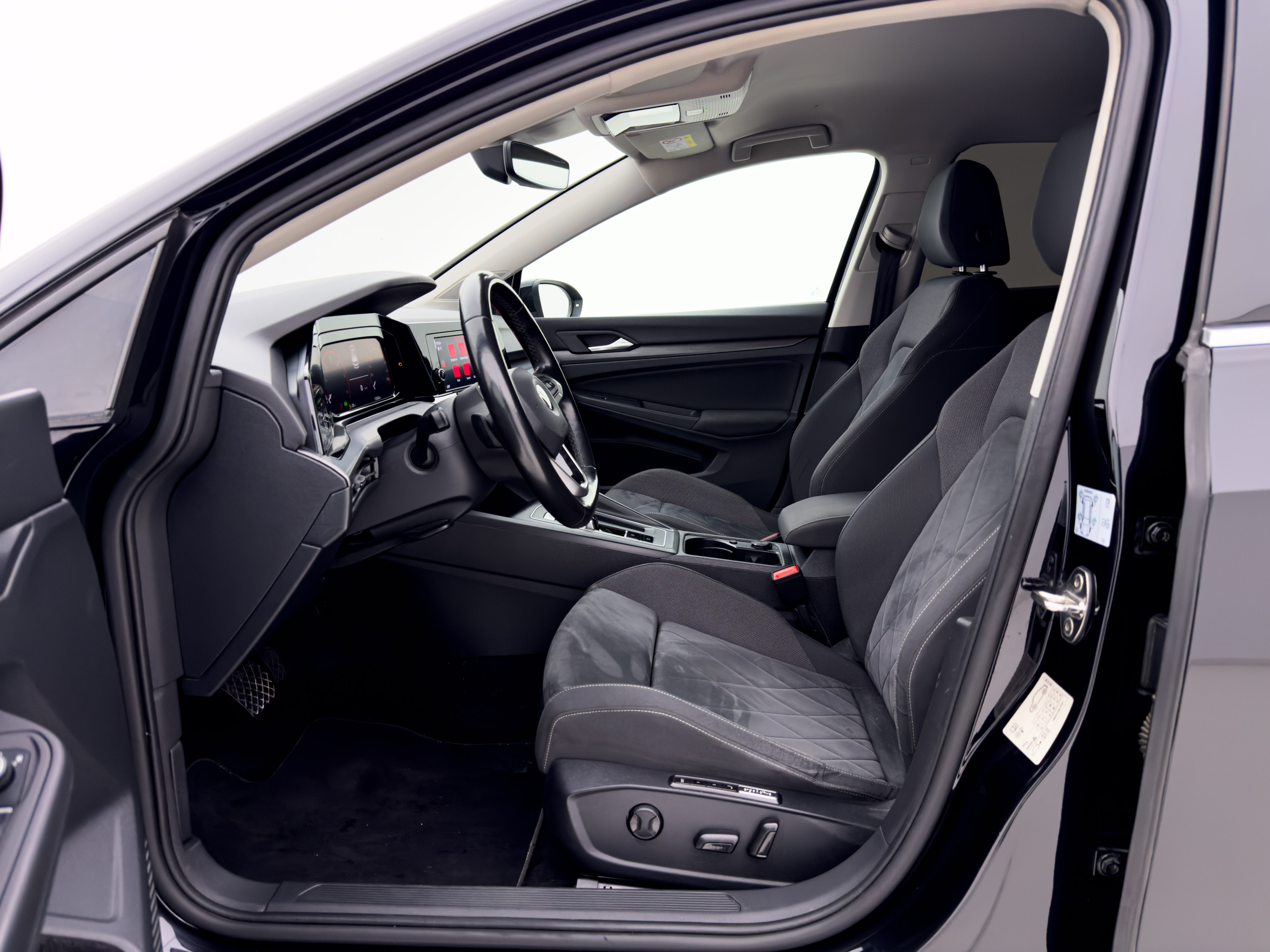 Volkswagen - Golf 8