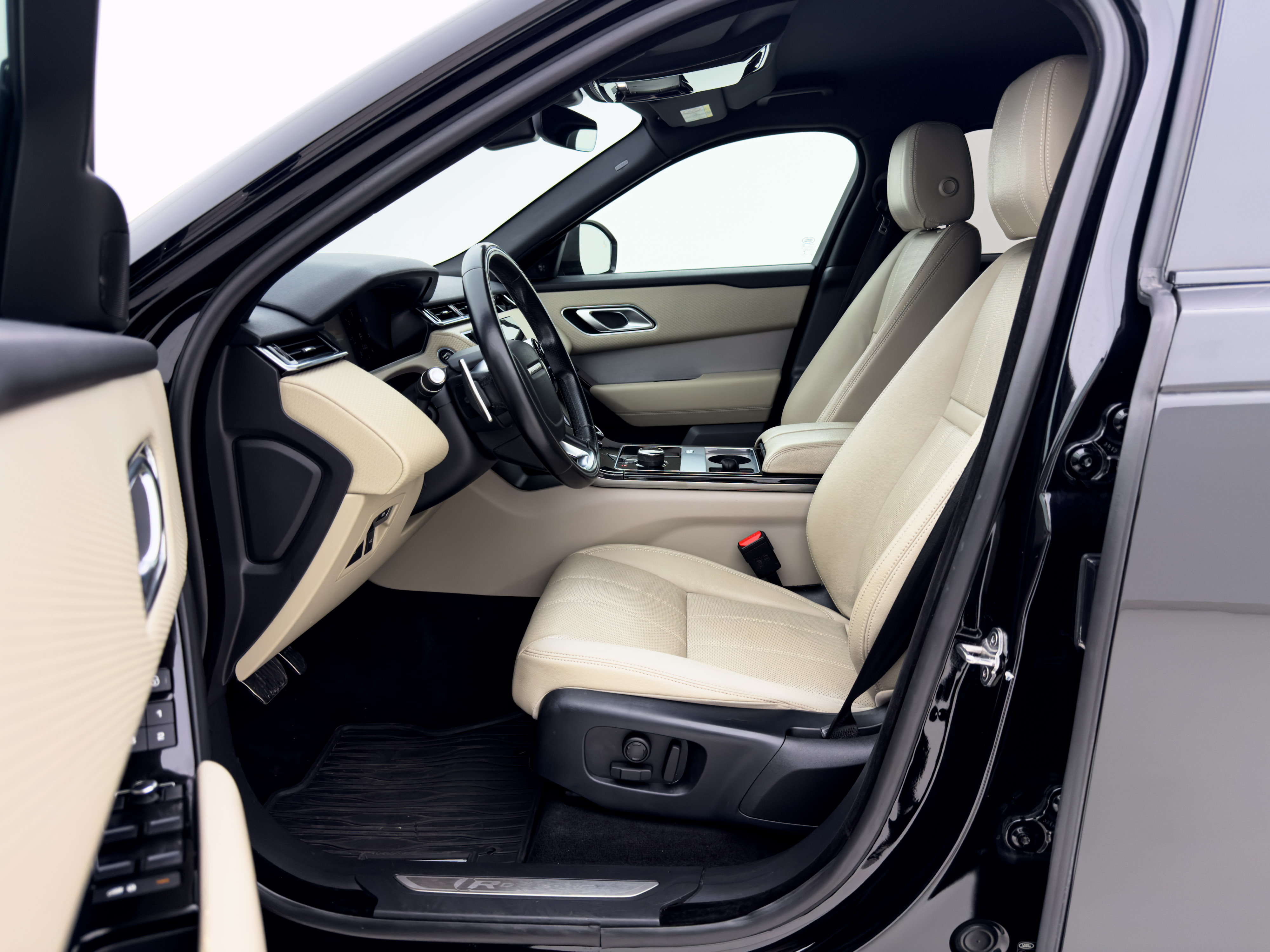 Land Rover - Range Rover Velar