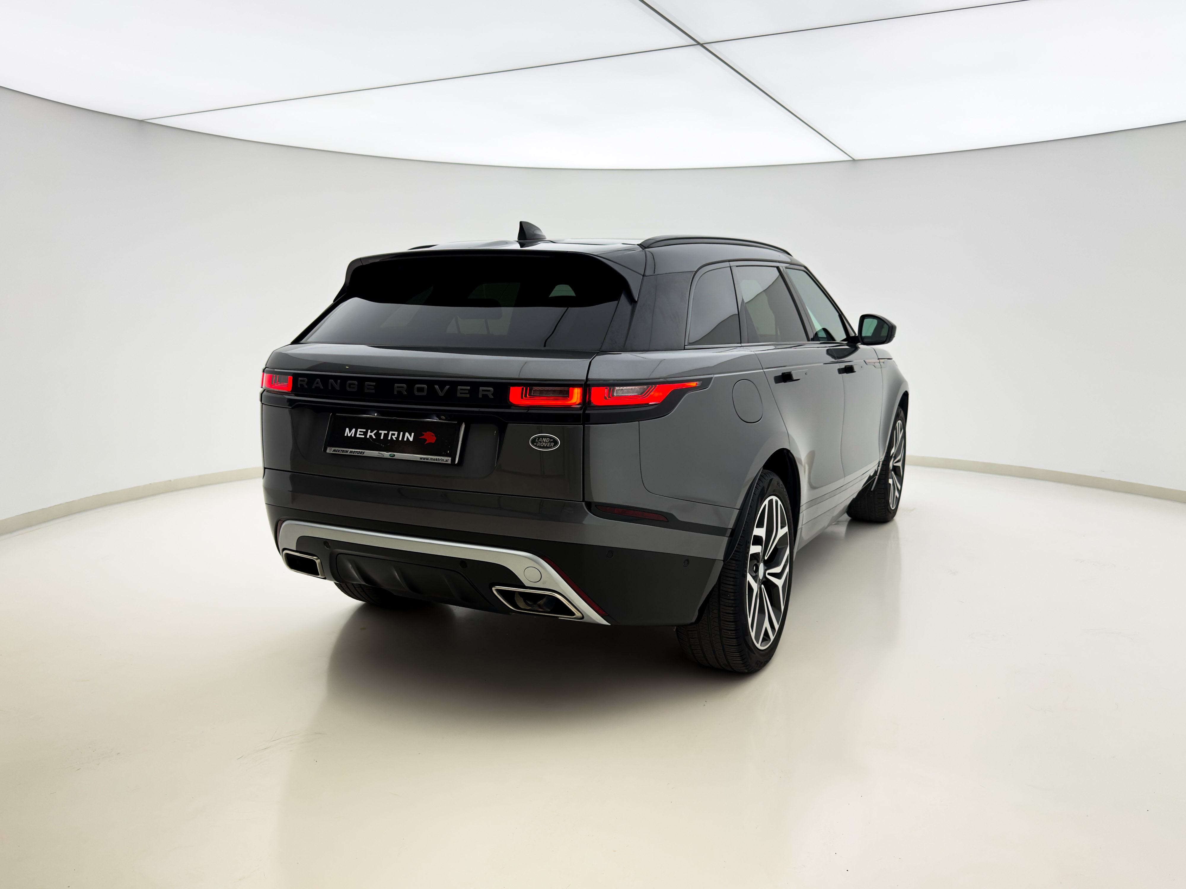 Land Rover - Range Rover Velar