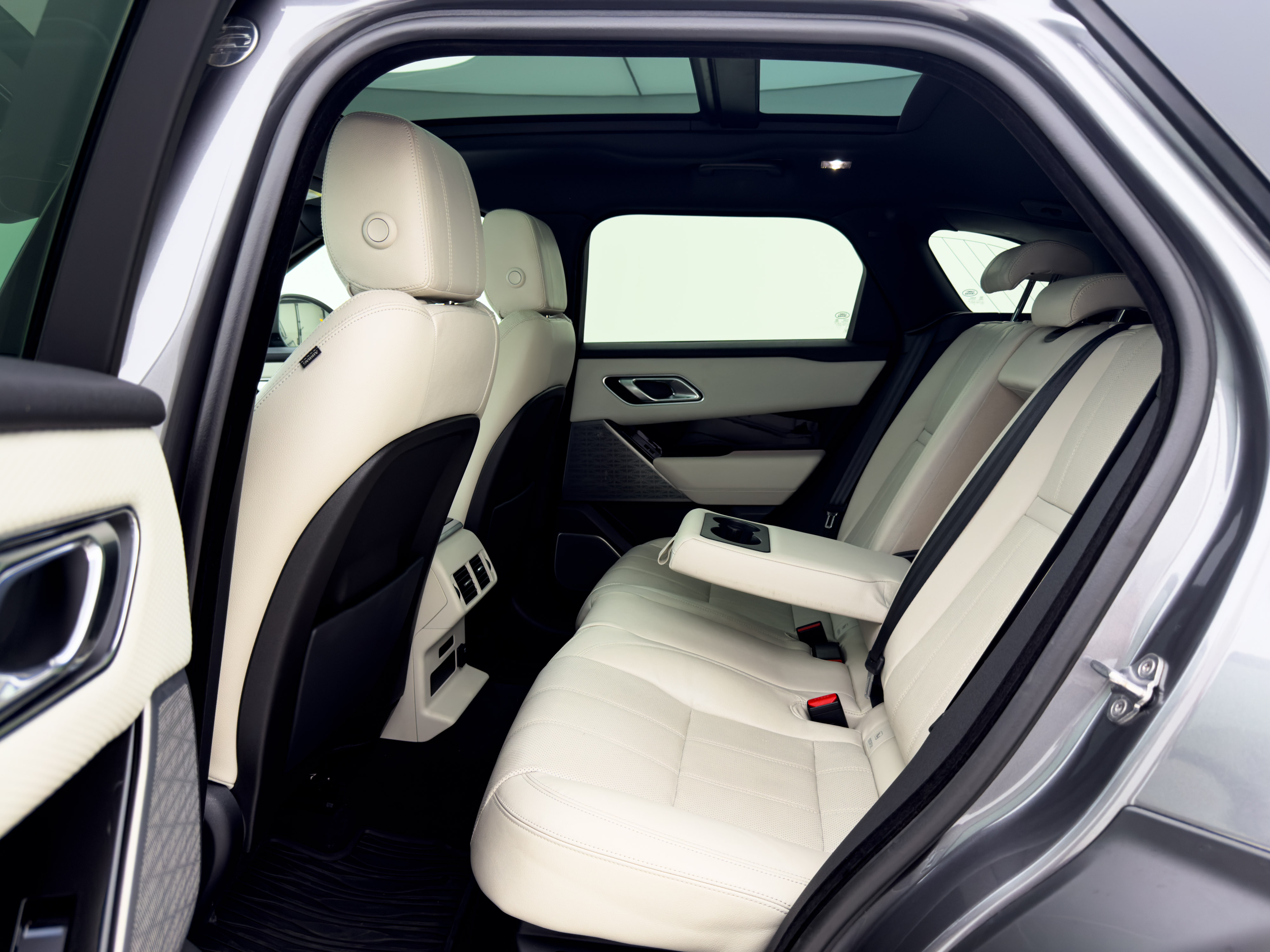 Land Rover - Range Rover Velar