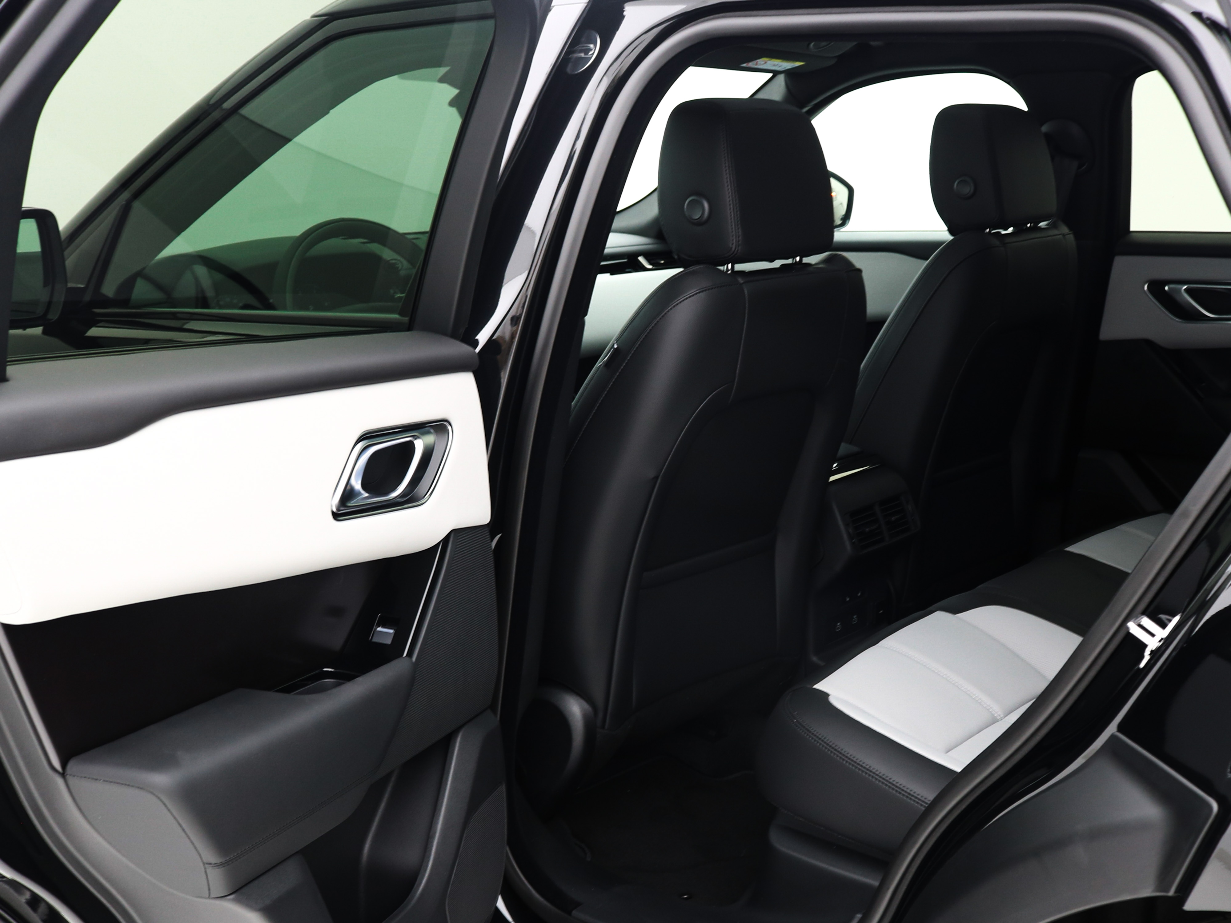 Land Rover - Range Rover Velar