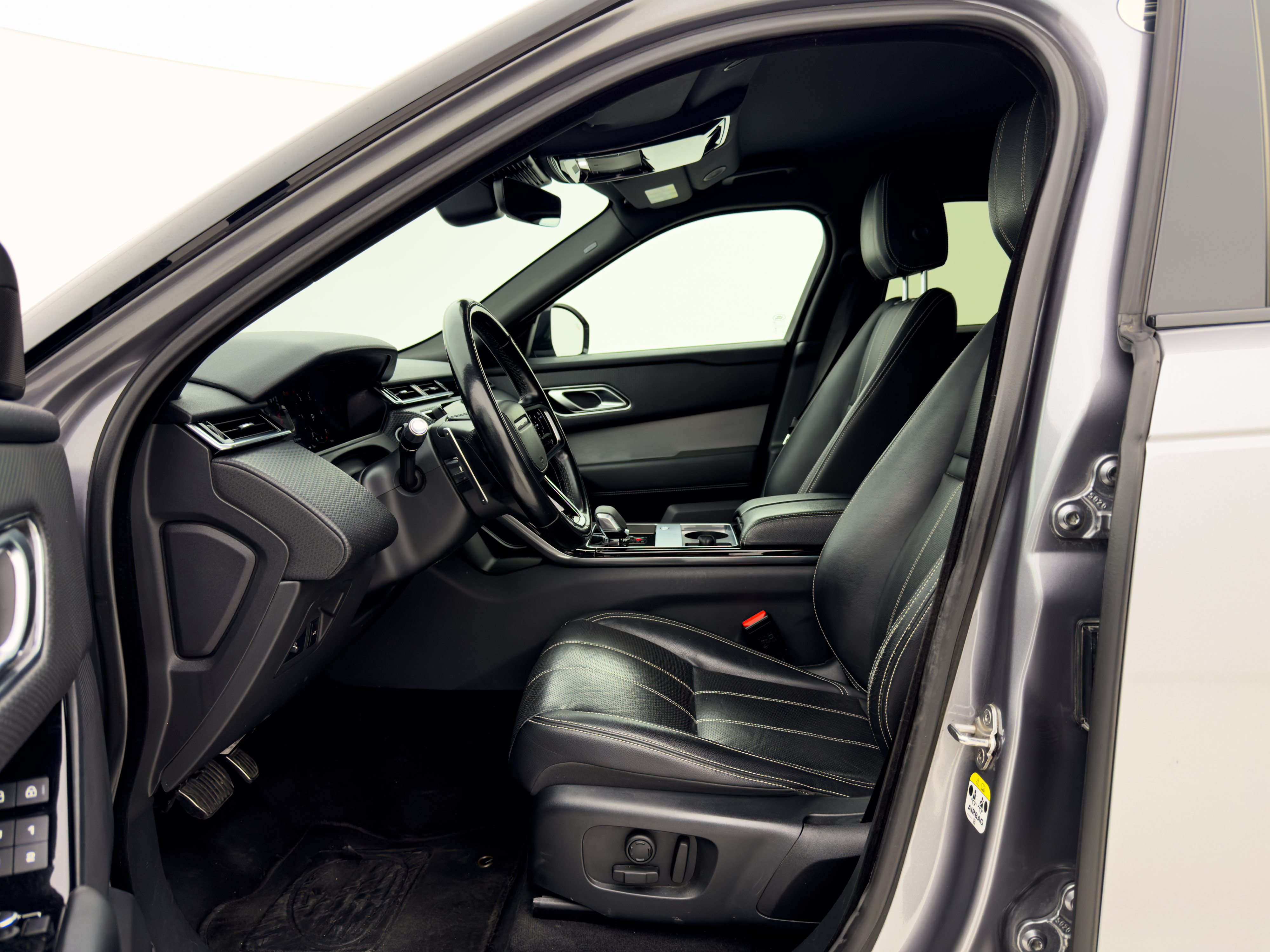 Land Rover - Range Rover Velar