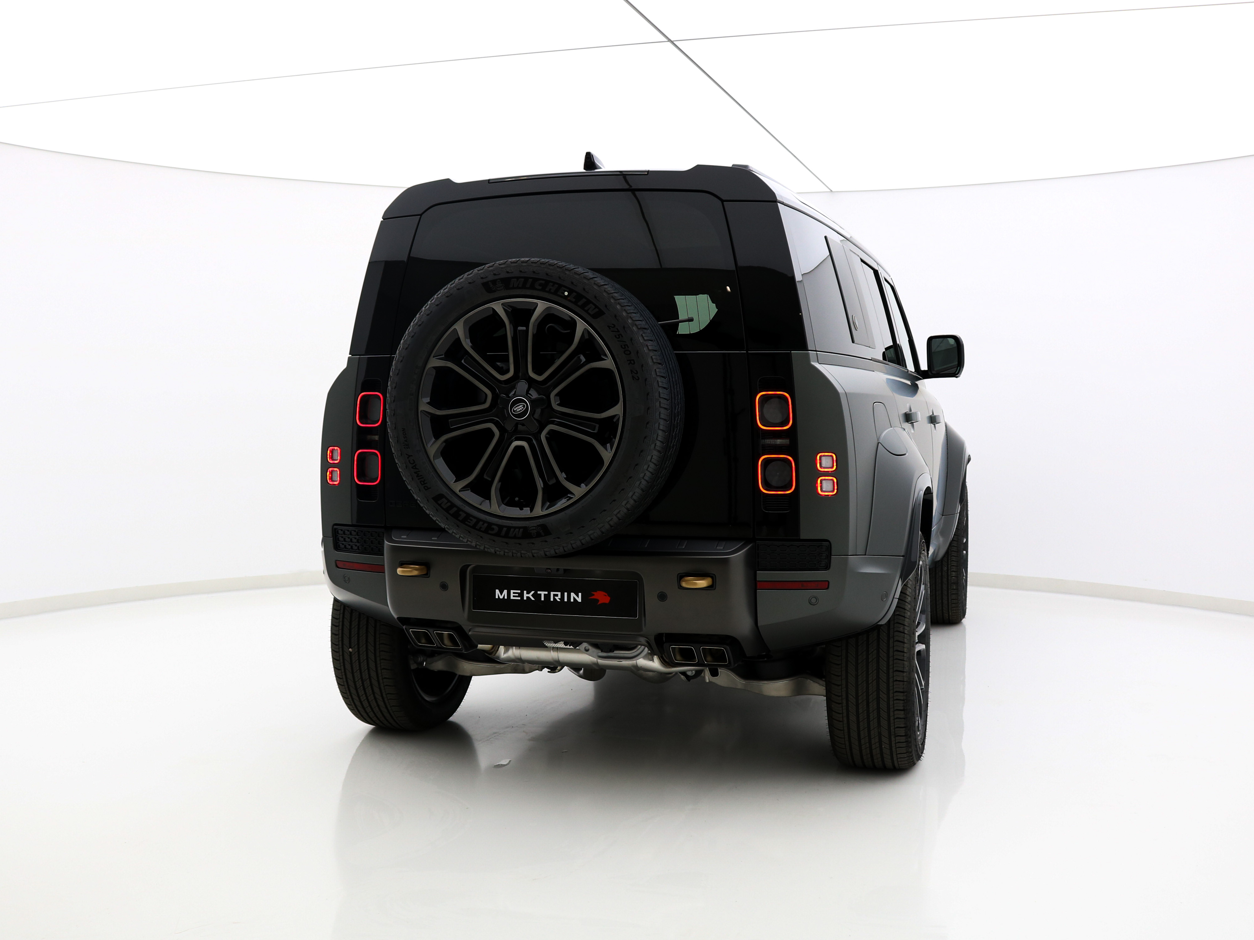 Land Rover - Defender