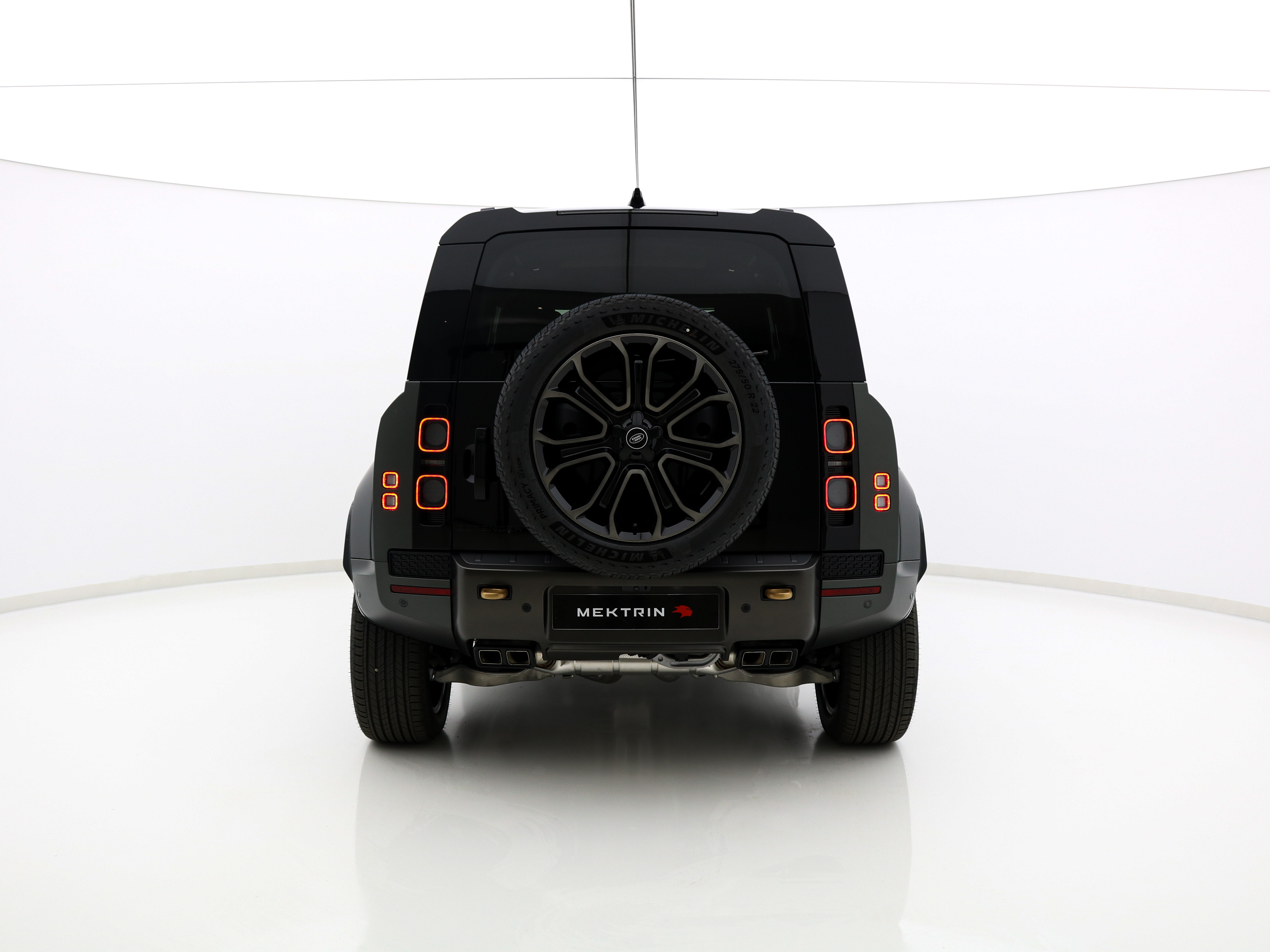 Land Rover - Defender