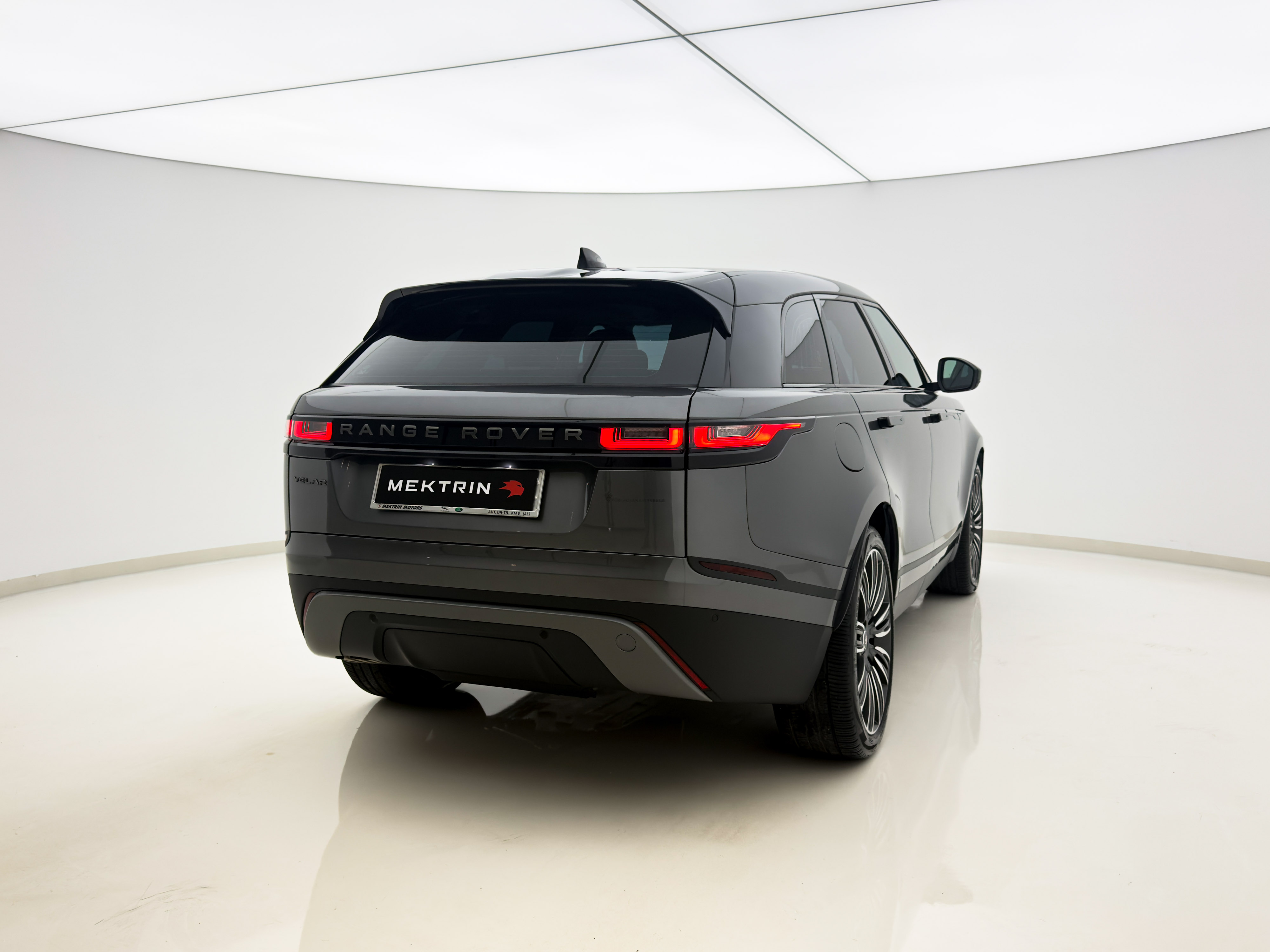 Land Rover - Range Rover Velar