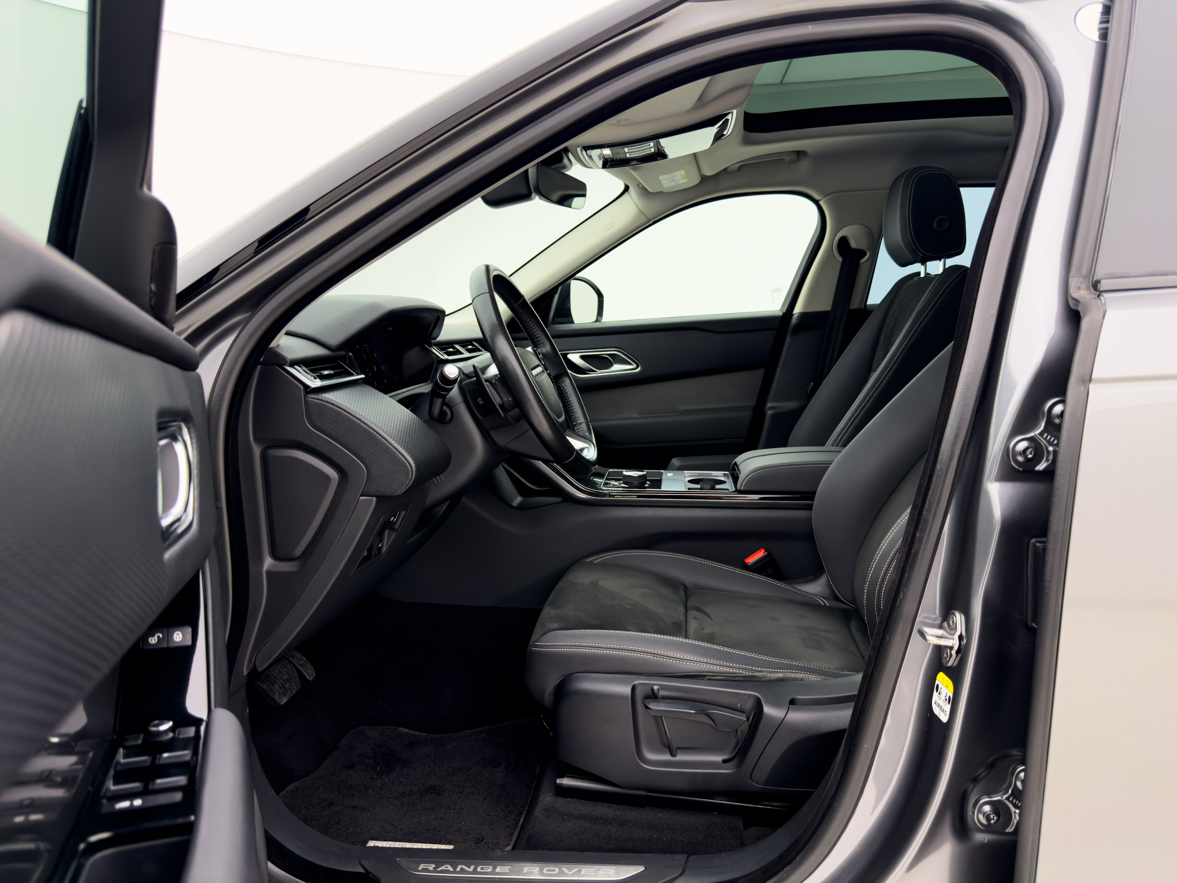 Land Rover - Range Rover Velar