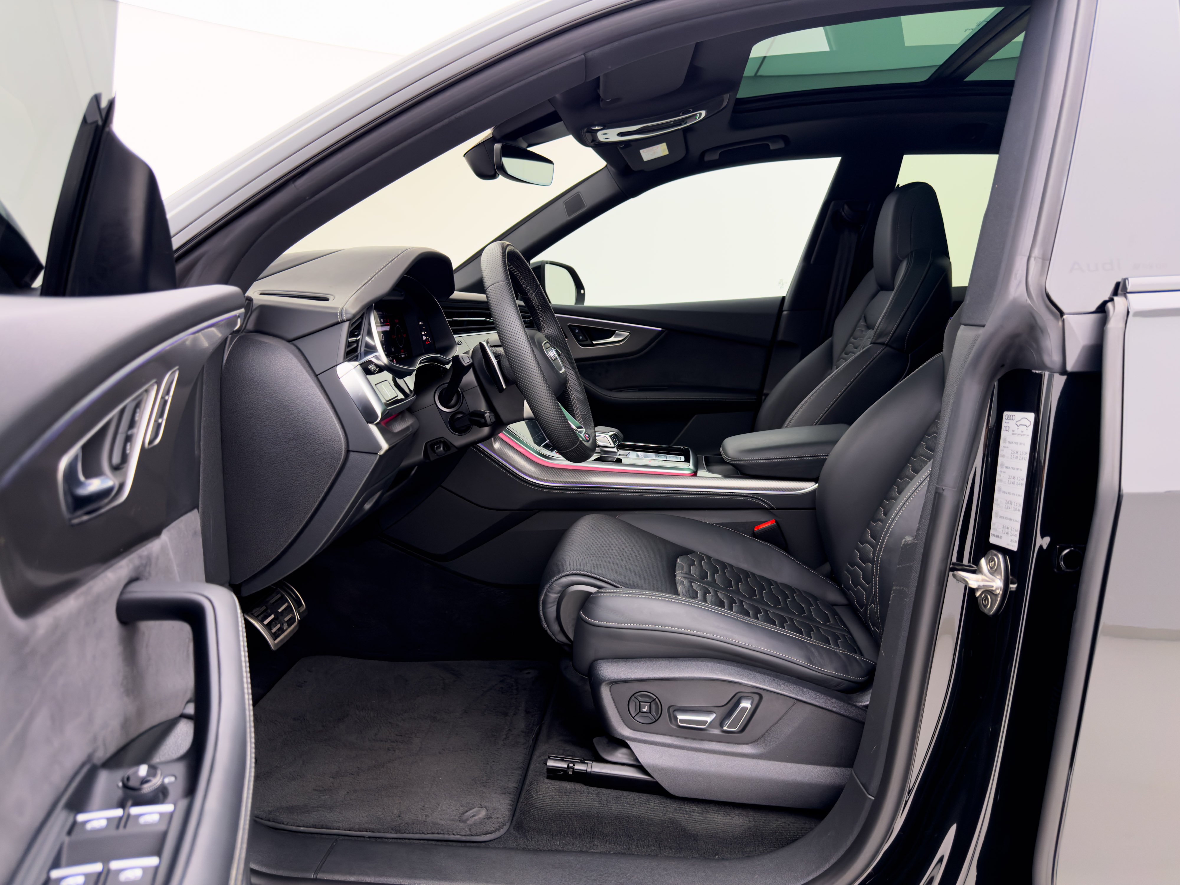 Audi - Q8