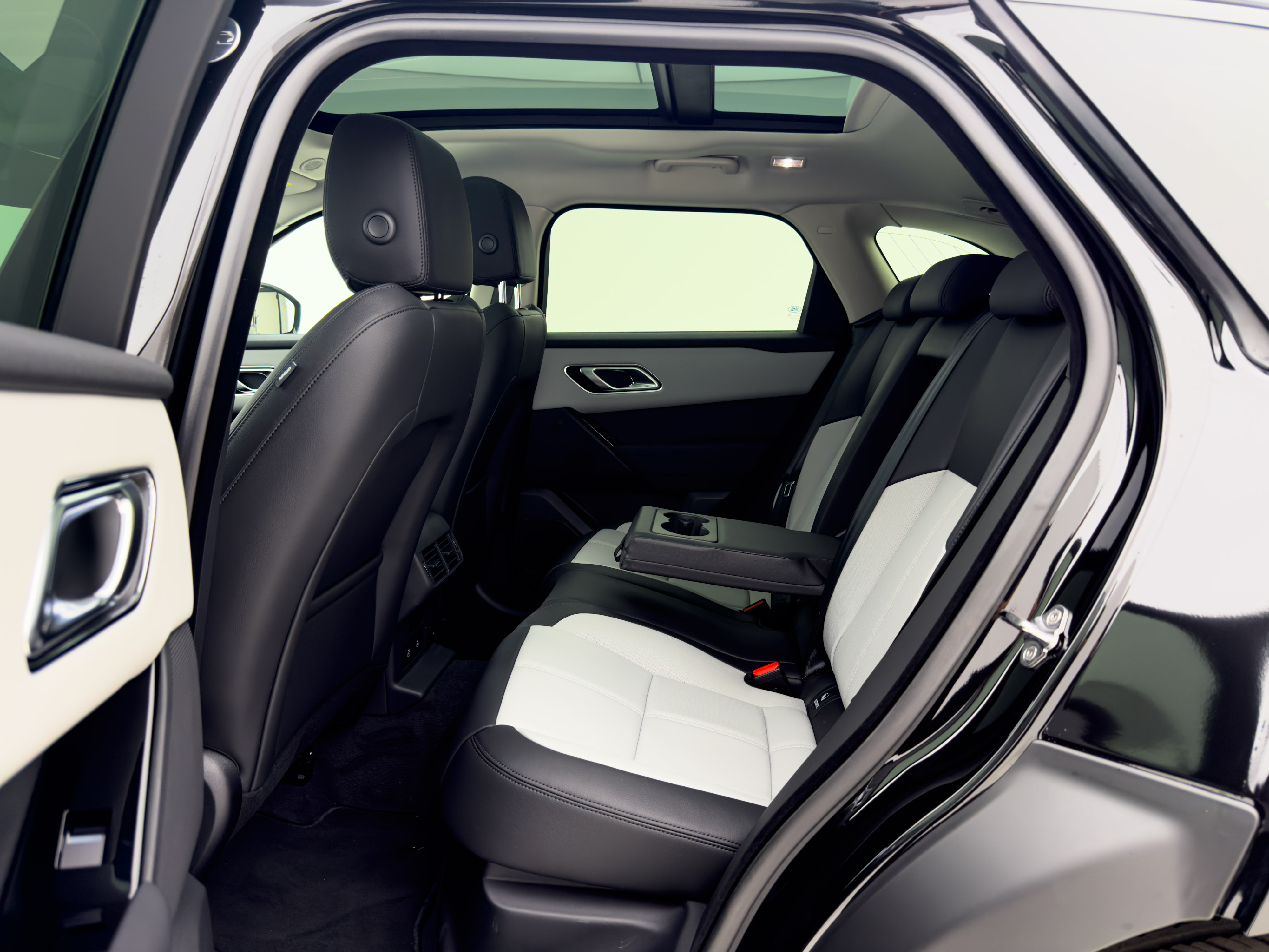 Land Rover - Range Rover Velar