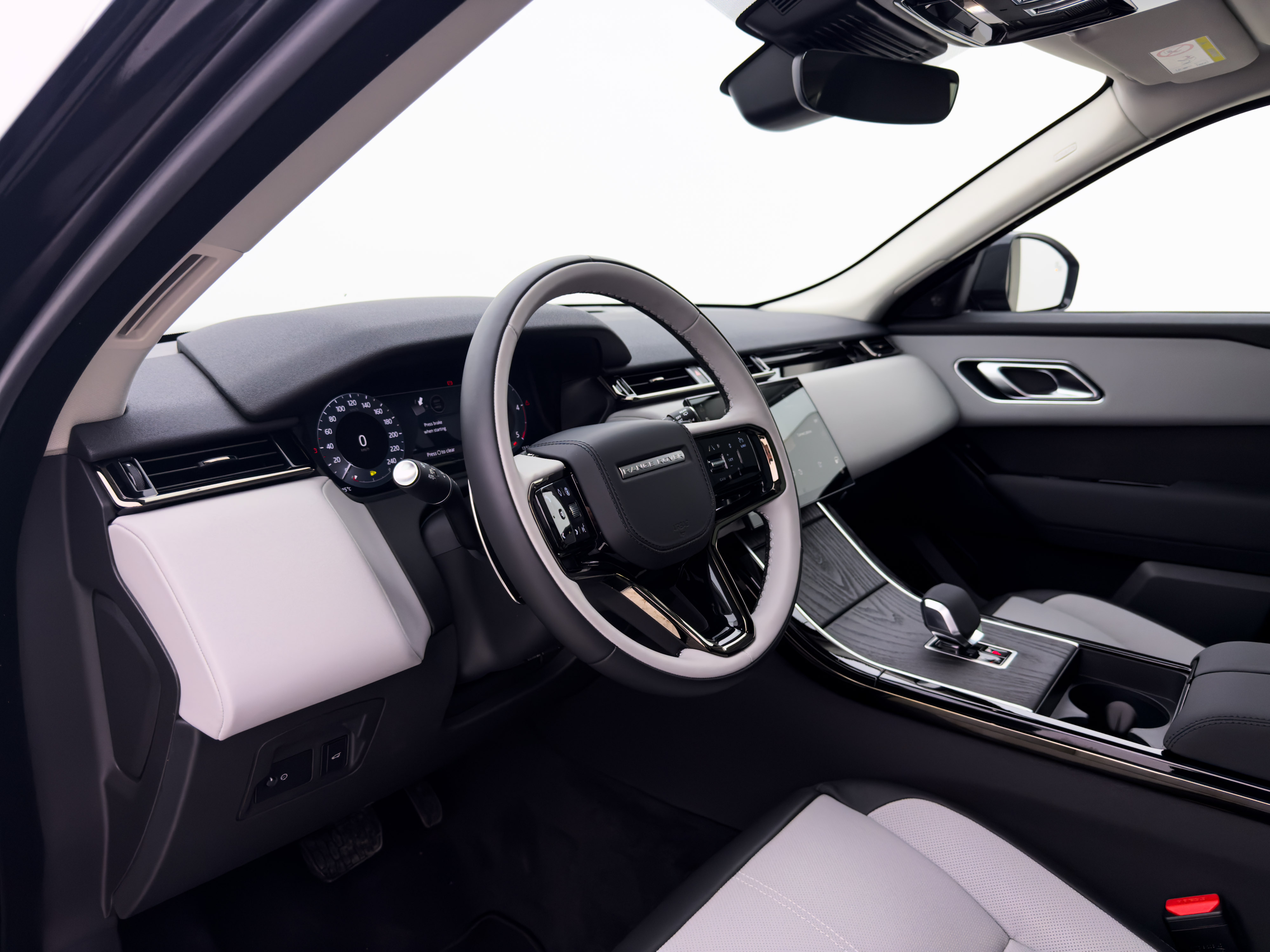 Land Rover - Range Rover Velar