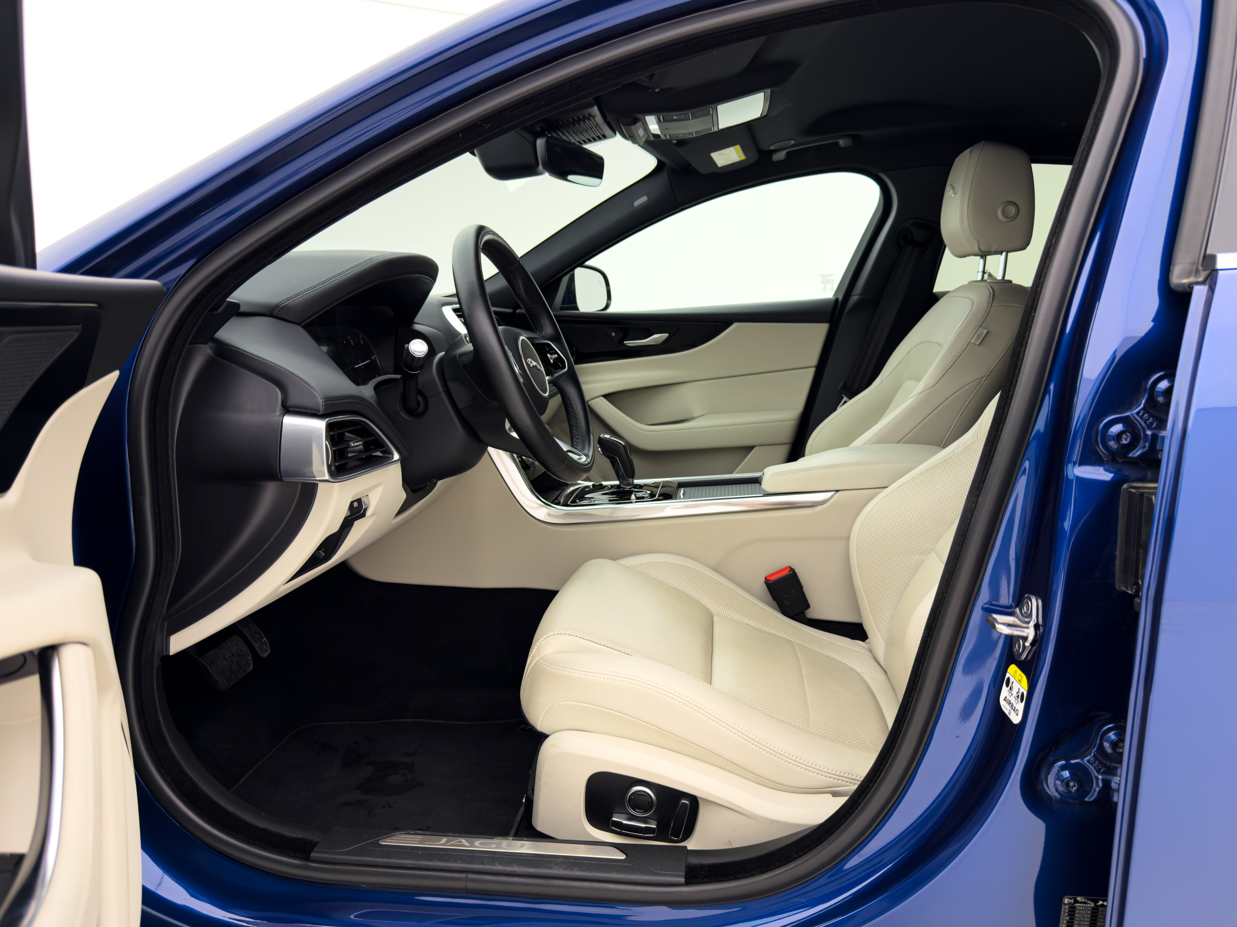 Jaguar - Xe