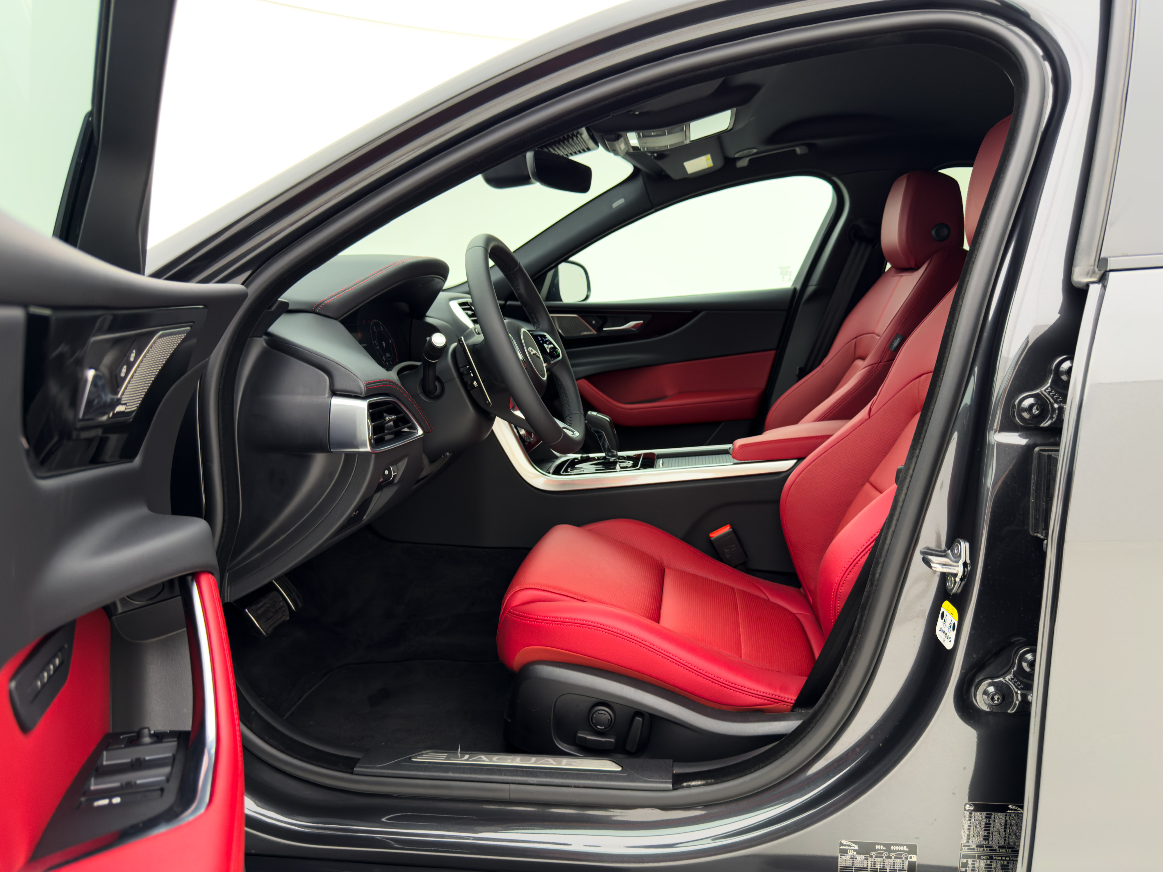Jaguar - Xe
