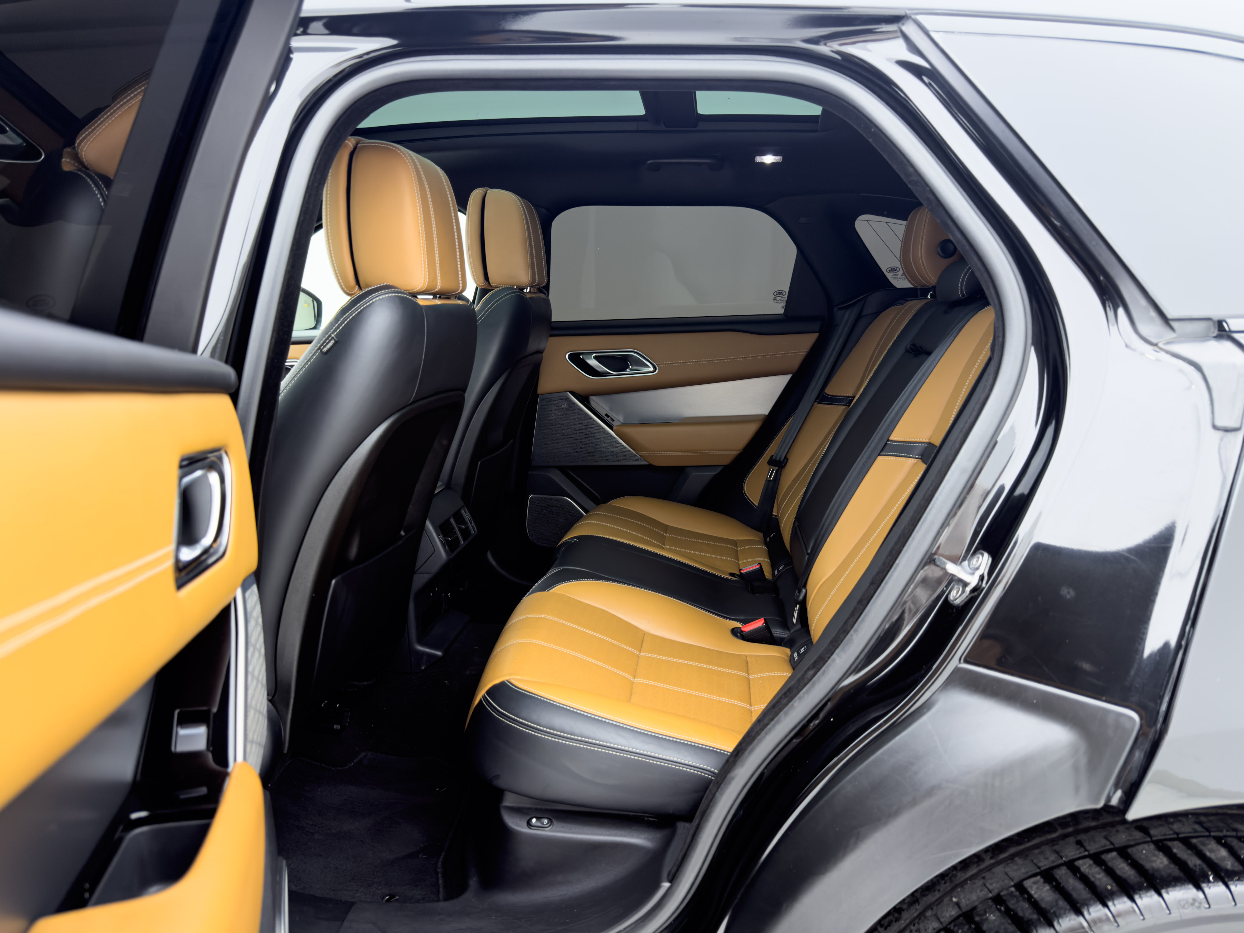 Land Rover - Range Rover Velar