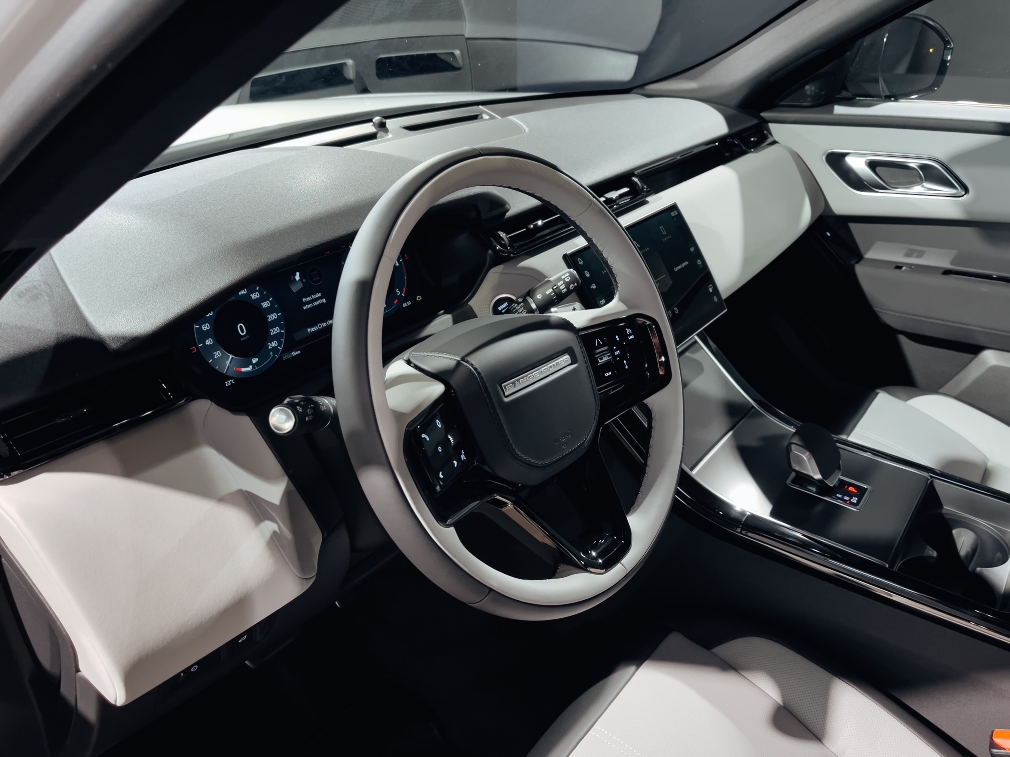 Land Rover - Range Rover Velar