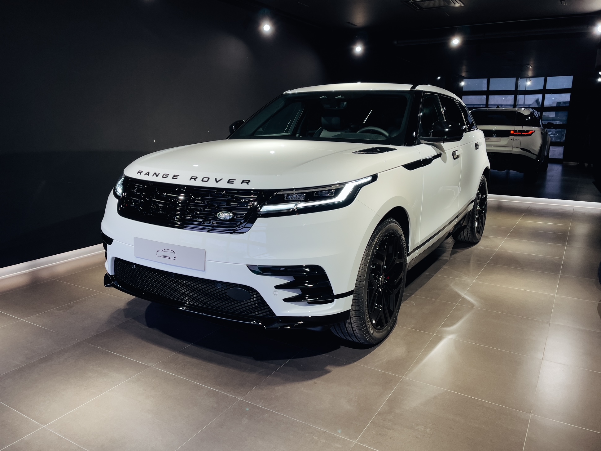 Land Rover - Range Rover Velar