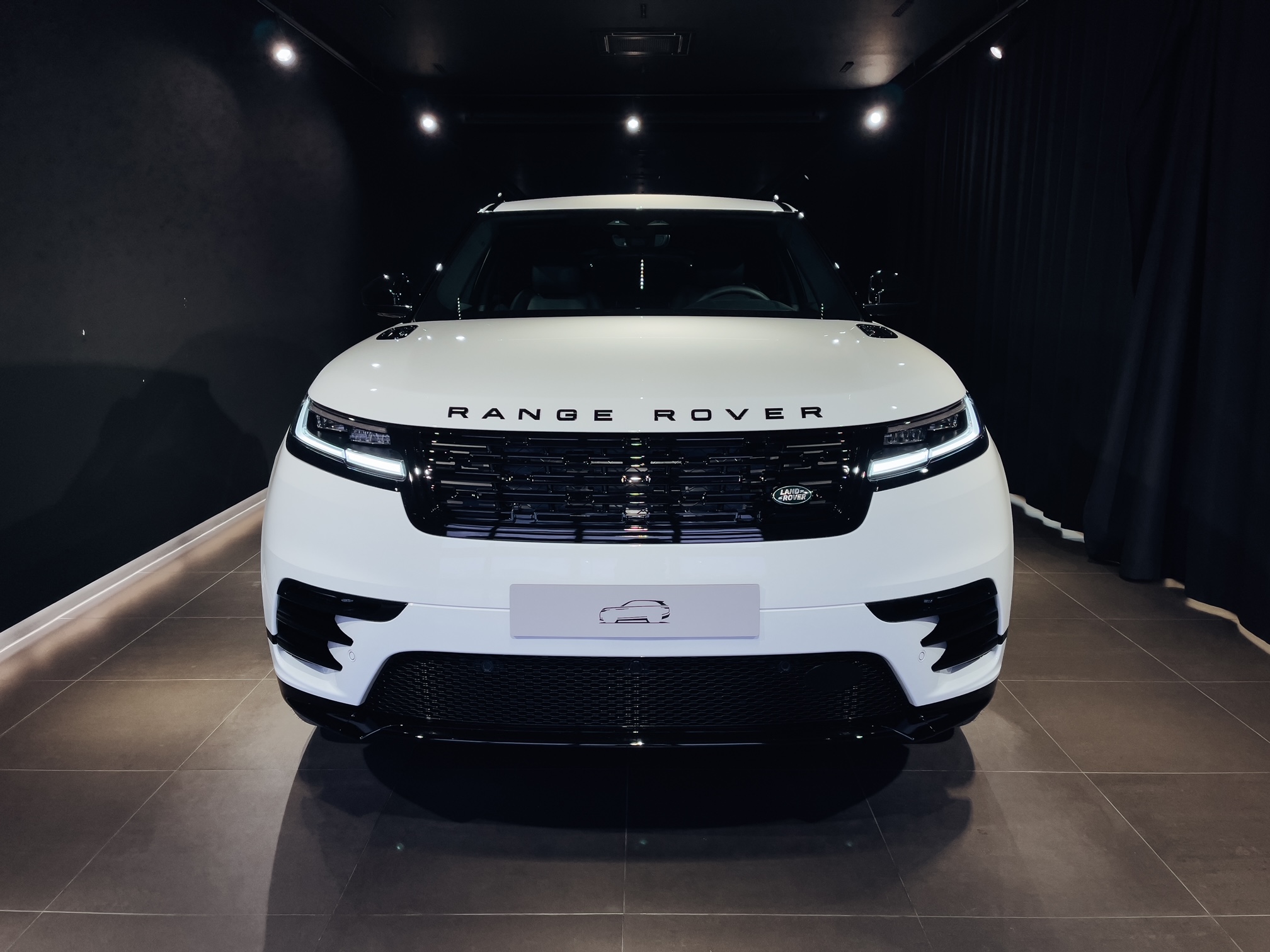 Land Rover - Range Rover Velar