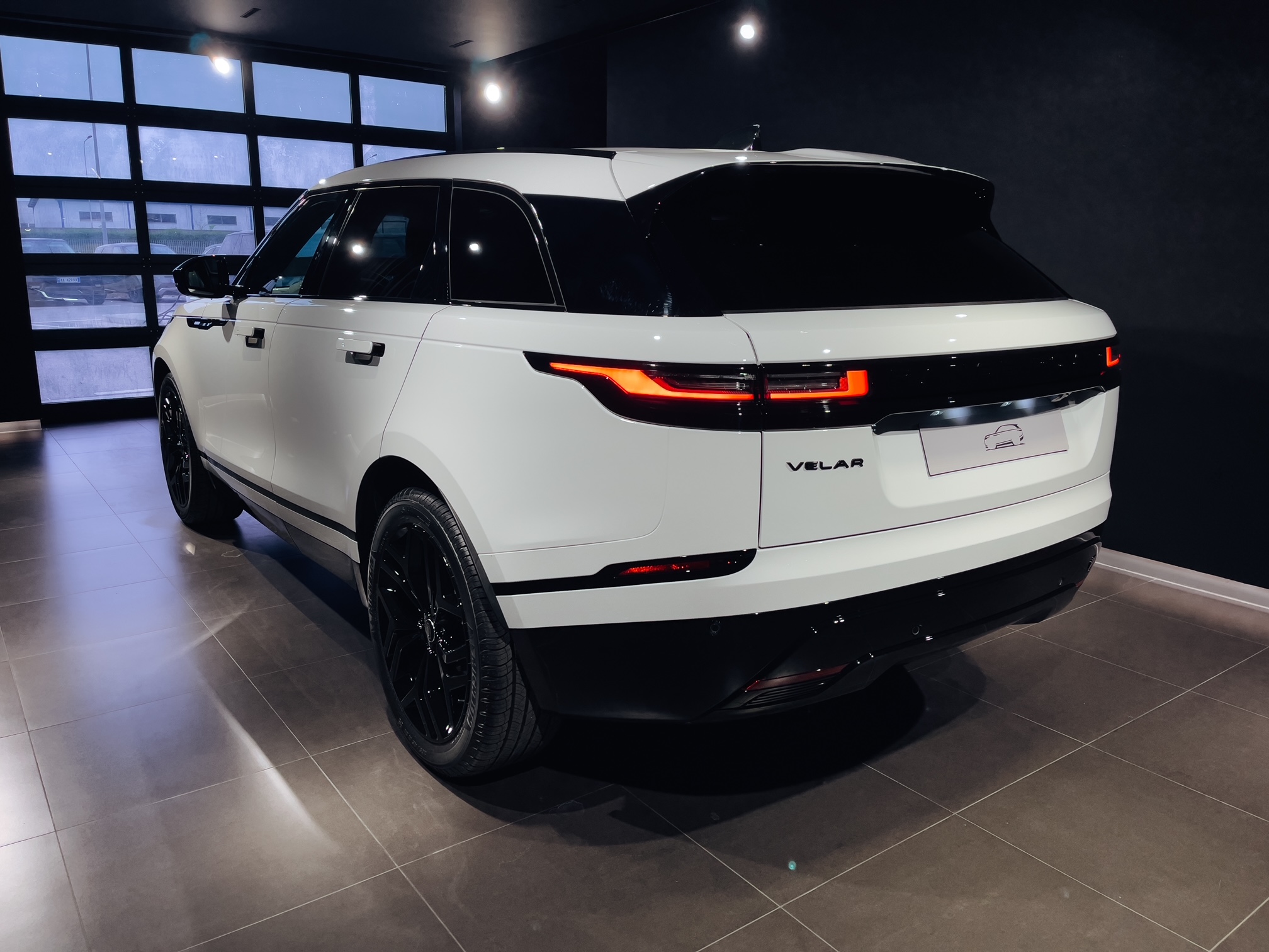 Land Rover - Range Rover Velar