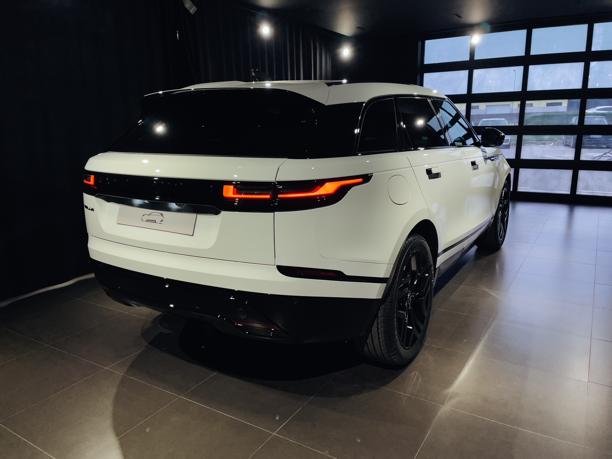 Land Rover - Range Rover Velar